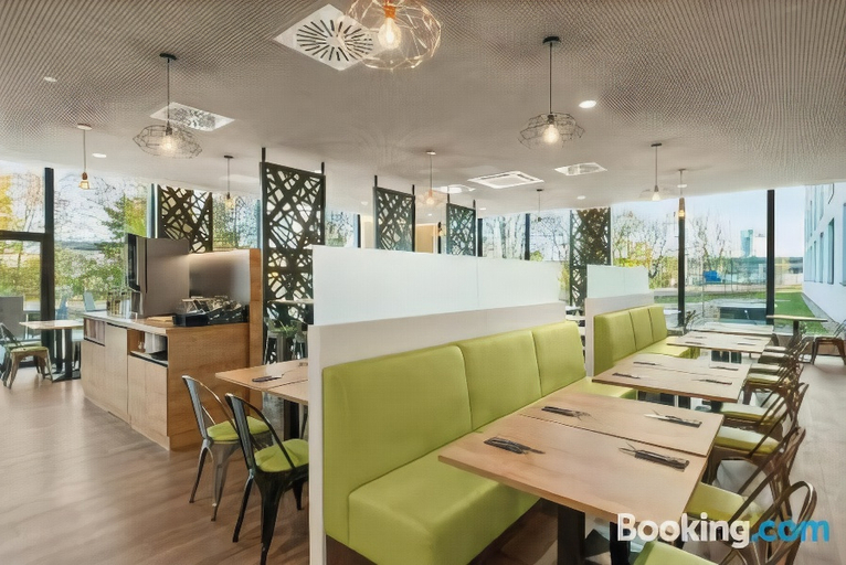 Food & Drinks 5, Super 8 by Wyndham Hamburg Mitte, Hamburg
