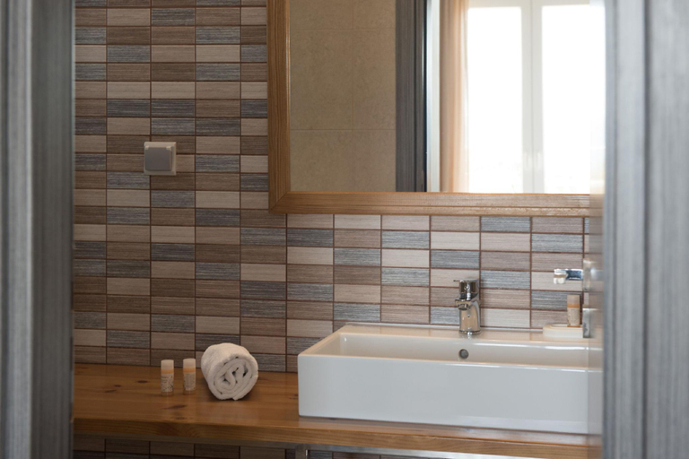 Bathroom, Kotroni Villas, Peloponnese
