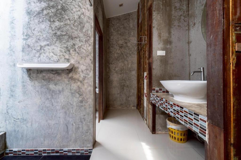 Bathroom 4, ChababaanCham Resort, Amphawa