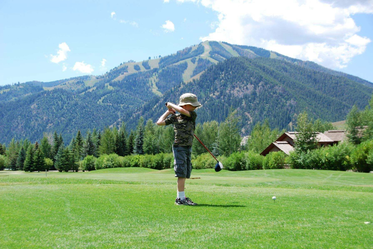 Golf 4, Val D`sol - Pool, Perfect Location, Steps From Downtown Ketchum, Blaine