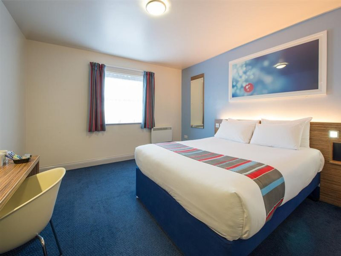 Bedroom 3, Travelodge Maidstone Central, Kent