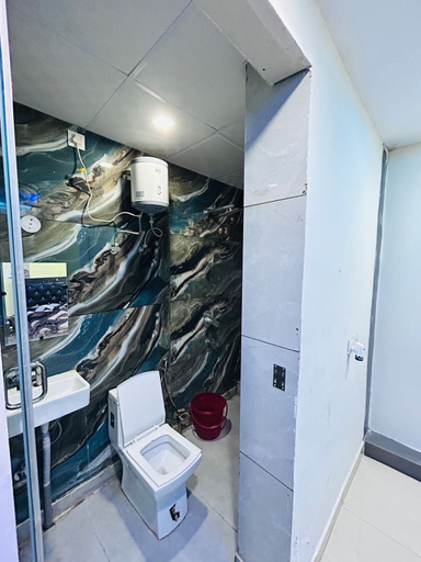 Bathroom 3, 아이시 화이트 바른 레지던시, Gautam Buddha Nagar