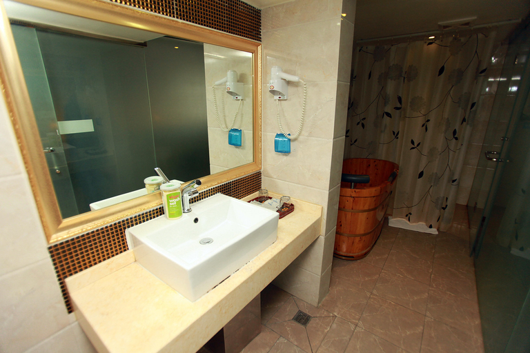 Bathroom 2, GreenTree Inn Express Hotel (Deyang Wenmiao Square ), Deyang
