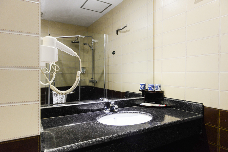 Bathroom 2, Liangjing Grand Hotel (Jingdezhen People's Square & Yuyaochang Park), Jingdezhen