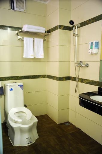 Bathroom, Yinhe Hotel, Hezhou