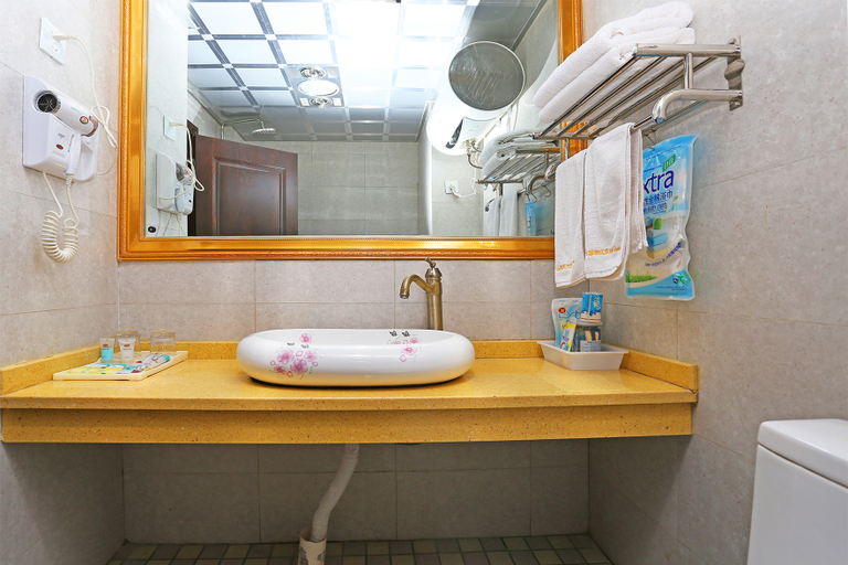Bathroom 2, Yiya Yangguang Hotel, Kunming