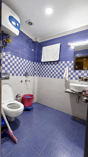Bathroom 3, Sleeping Beauty Hotel Mountain View Property, Chamoli