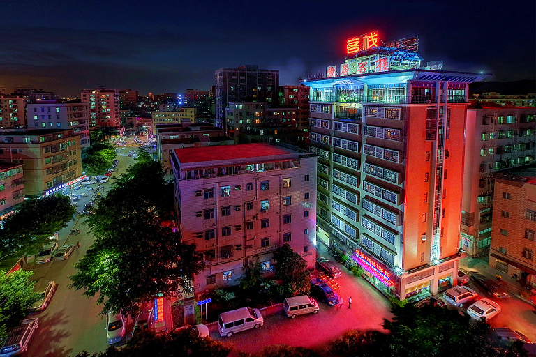 Exterior & Views