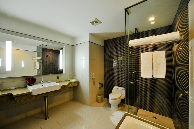 Bathroom 2, ホテル, Dalian