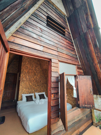 Bedroom 2, Khiang San Hom & Cafe, Bo Klue