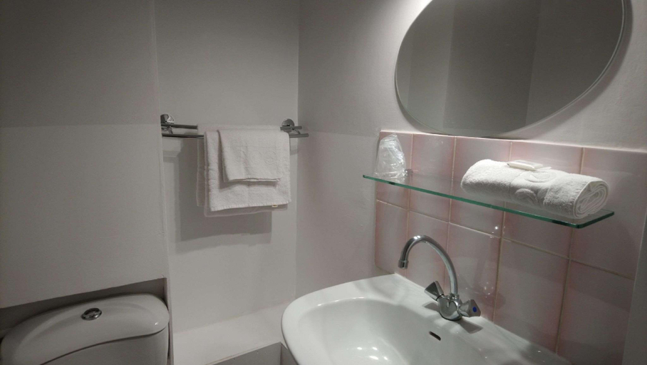 Bathroom 4, Hôtel du Palais, Haute-Savoie