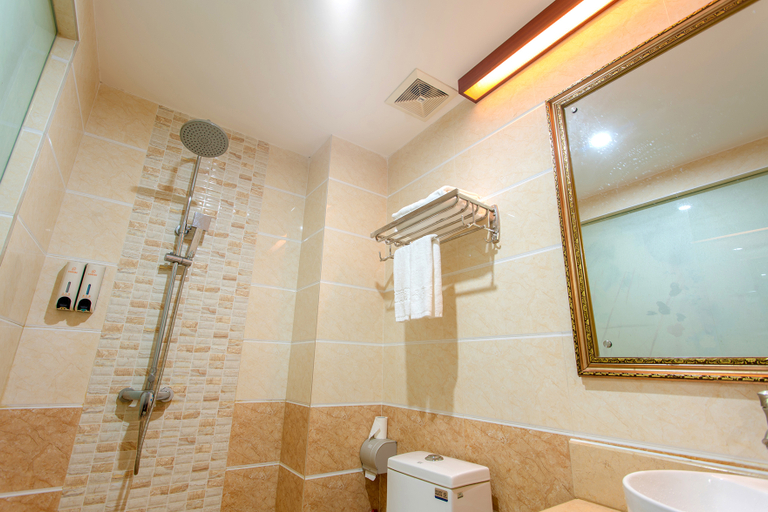 Bathroom 3, Julong Business Hotel, Maoming