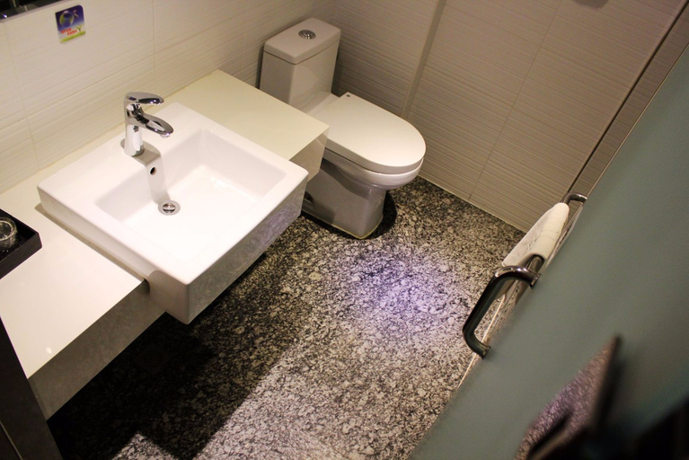 Bathroom 2, JI Hotel (Yueqing Liushi), Wenzhou
