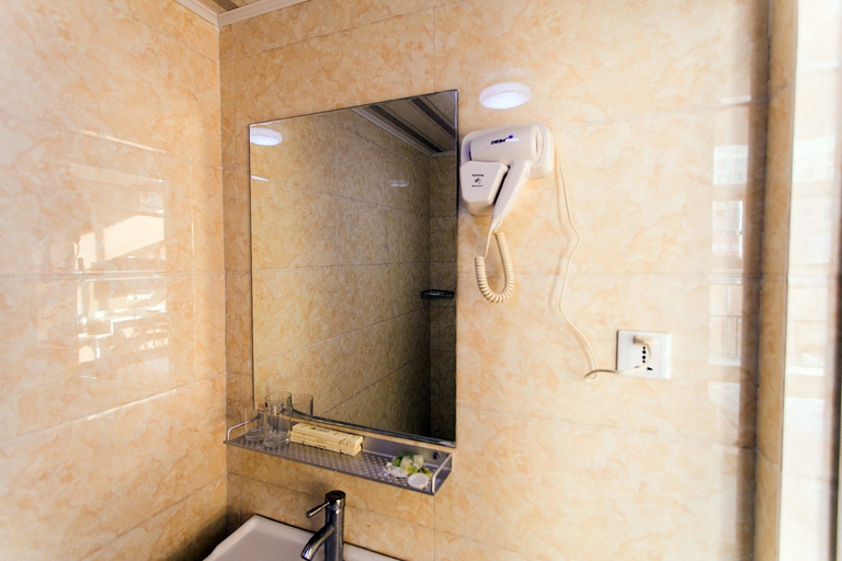 Bathroom 2, Home Inn Huayi (Kunshan Dianshanhu Branch), Suzhou