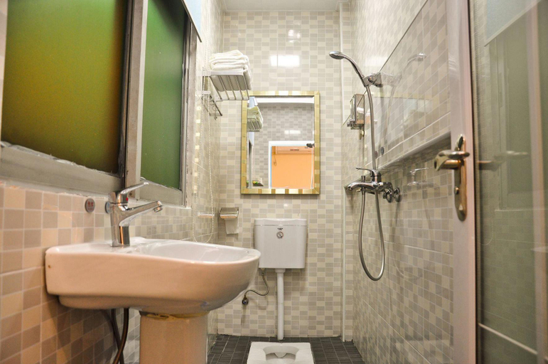 Bathroom 2, Yayuan Hostel, Guangzhou