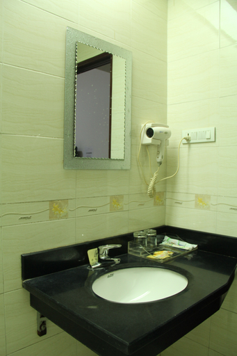 Bathroom 2, Junren Business Hotel, Enshi Tujia and Miao