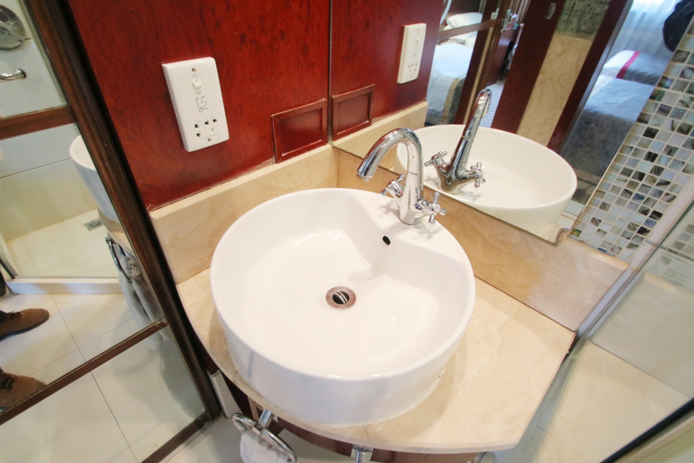 Bathroom 2, Zijin Dongyue Hotel, Shanghai