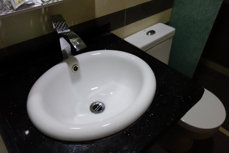 Bathroom, Chunjiu Holiday Hotel, Shanghai