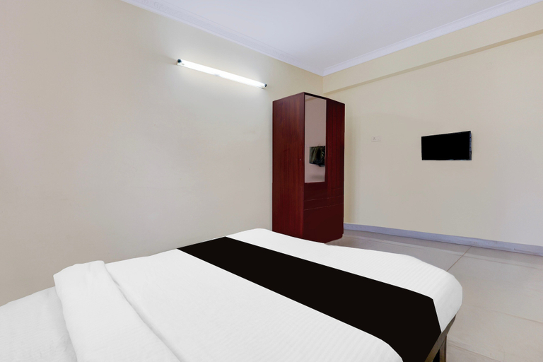 Room 2, Collection O Bhanugudi Junction Kakinada, East Godavari