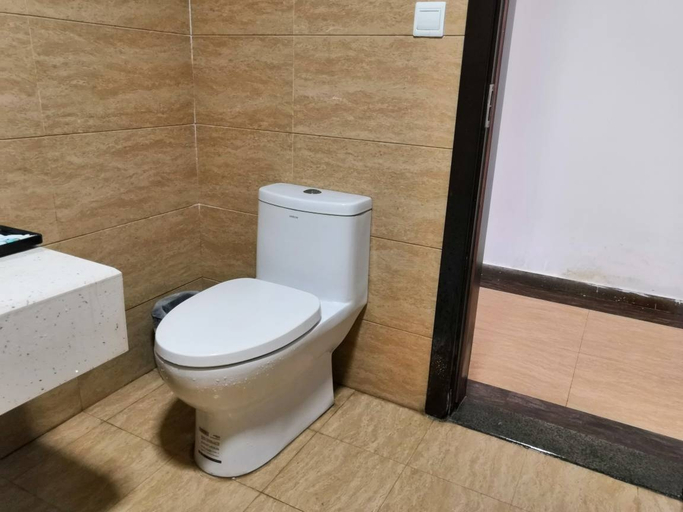 Bathroom 3, Qiyuan Hotel, Honghe Hani and Yi