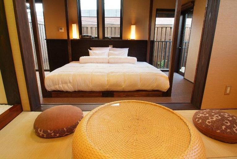 Bedroom 2, 湧き水と創作料理の宿 つるや, Aso