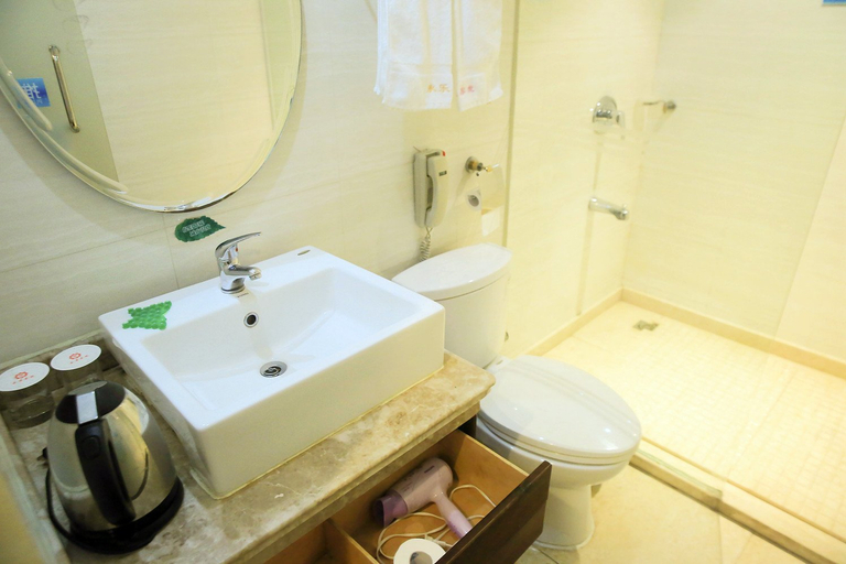 Bathroom 2, Yongle Inn, Yangzhou