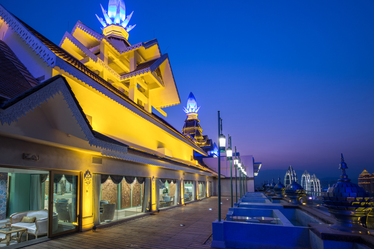 Exterior & Views