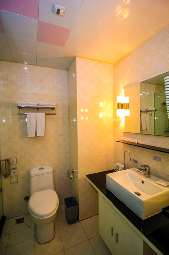 Bathroom, Junshang Holiday Hotel (Weifang Wanda Plaza), Weifang