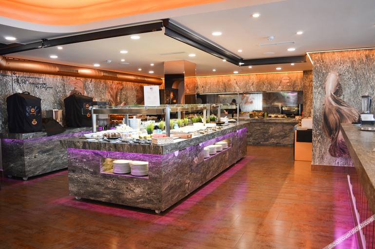 Food & Drinks 5, ON ALETA ROOM designed for adults, Granada