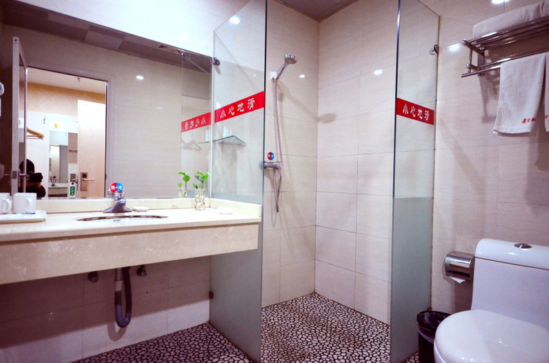 Bathroom 2, Xinjinshi Fashion Hotel, Xiaogan