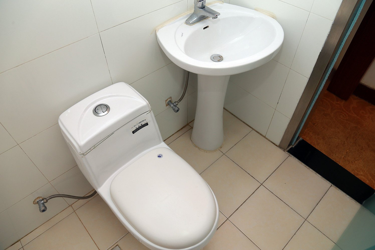Bathroom, Shuaida Hostel, Tianjin