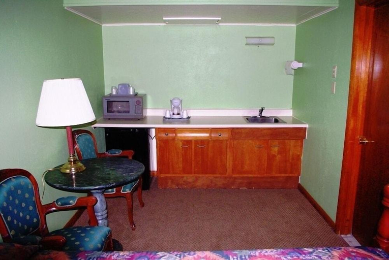 Others 3, Blue Spruce Motel, Prowers