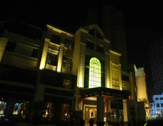 Exterior & Views