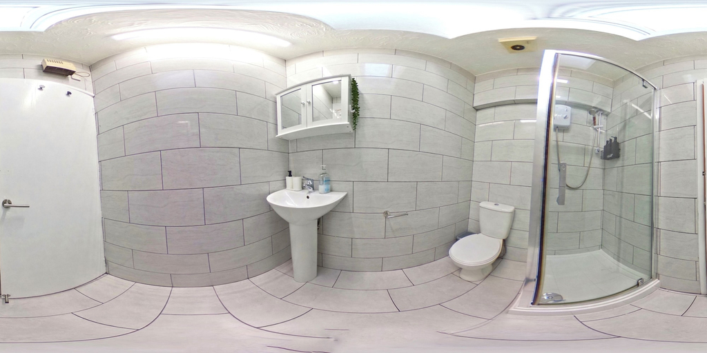 Bathroom 2, Apartment in Cite Center, Manchester