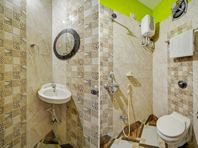 Bathroom, Goroomgo M M Guest House Near Howrah Station, Haora