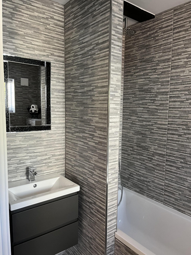 Bathroom 3, The Lydden Bell, Kent
