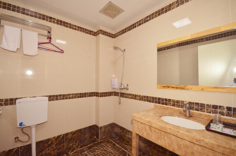 Bathroom, Changqing Hostel (Wuhan University), Wuhan