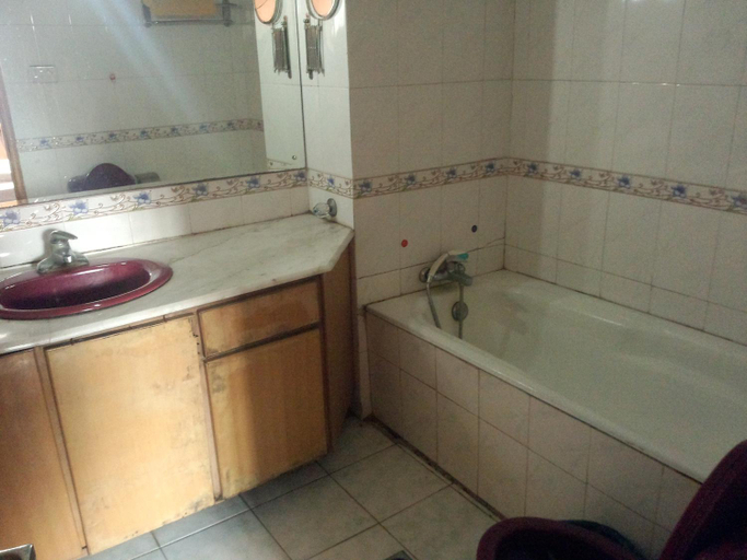Bathroom 2, Juxianzi Hotel, Jiaxing