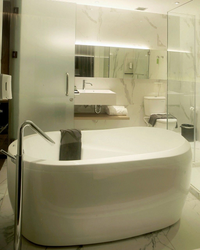 Bathroom 5, The Zuri Pekanbaru, Pekanbaru