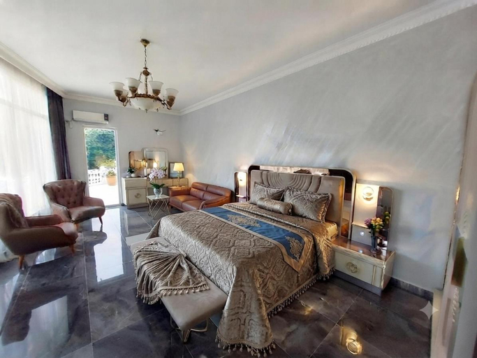Bedroom 2, Zura palace, Batumi