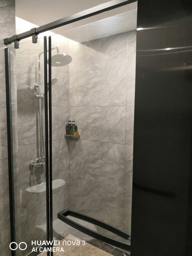 Bathroom 4, Xinlong Hotel, Luliang