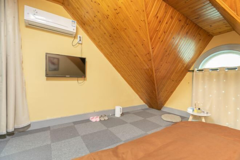Bedroom 2, Yixing Hotel (Shanghai Kangqiao Store), Shanghai