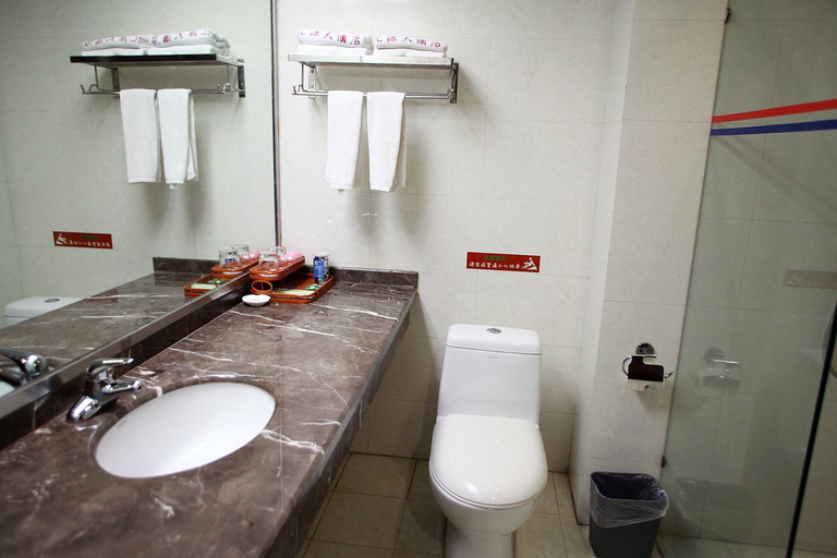 Bathroom 2, Huiyuan Hotel, Yiyang