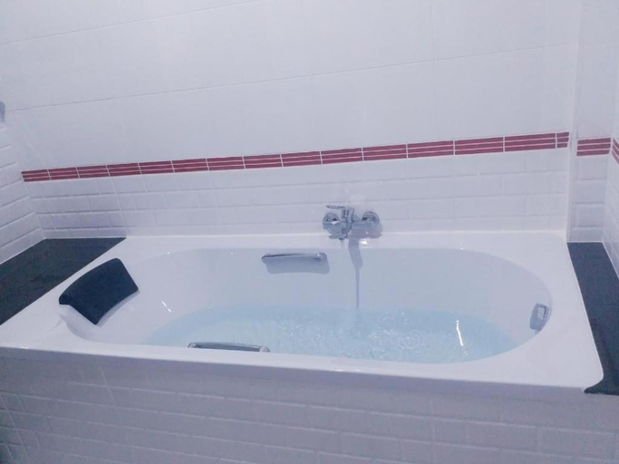 Bathroom 3, Chang Puak Resort Ronphiboon Nakornsrithamarat, Ron Phi Pun