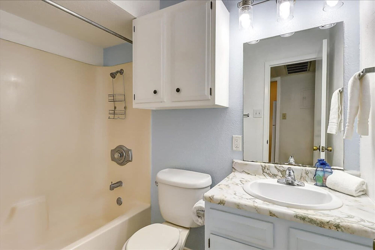 Room 3, Pompano- 2 Min Drive to Beach Sleeps 4, Nueces