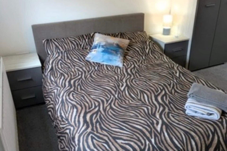 Room 4, Luxurious 4 Bedroom House in Corby, Northamptonshire
