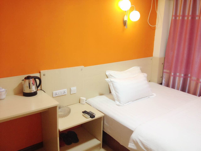Bedroom 2, Juxingyuan Hotel, Qingdao