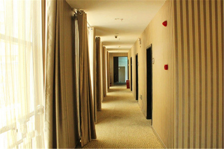 Others 4, Water Hotel, Shiyan