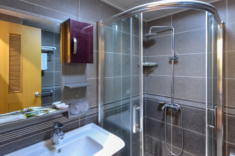 Bathroom 2, Jin'ou Hotel, Wenzhou