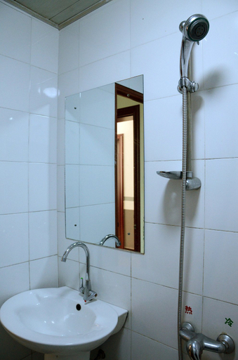 Bathroom, Qingcheng Hotel (Guilin High Speed Railway North Station), Guilin